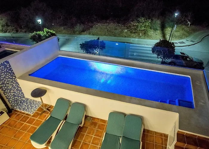 Διαμέρισμα Luxury With Private Swimming Pool *