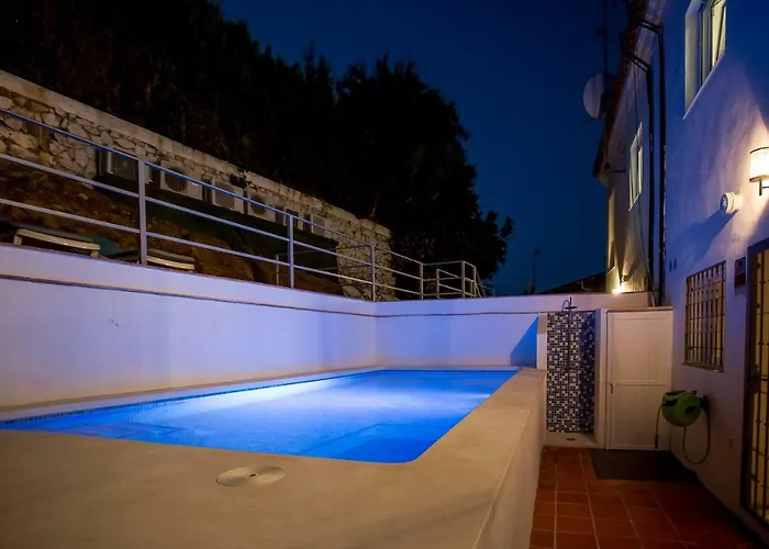 Luxury With Private Swimming Pool Διαμέρισμα *