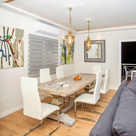 Luxury With Private Swimming Pool Apartment *